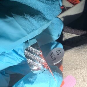 MOISSANITE
925 SILVER
0.25CTW
ring size 10